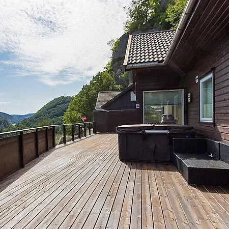 10 Person In Lyngdal-by Traum Lyngdal