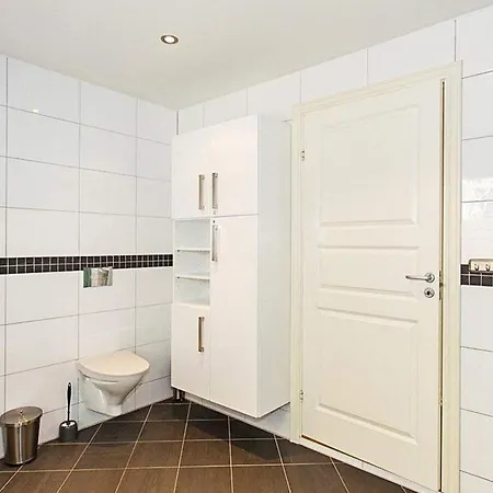 10 Person In Lyngdal-by Traum