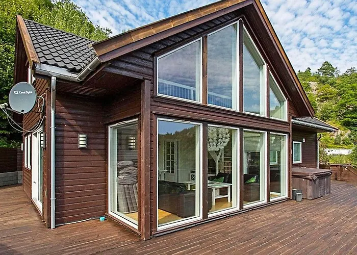 10 Person In Lyngdal-by Traum * Lyngdal