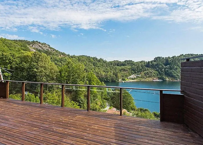 10 Person In Lyngdal-by Traum