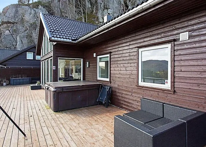 10 Person In Lyngdal-by Traum *