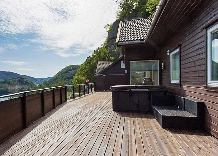 10 Person In Lyngdal-by Traum Lyngdal