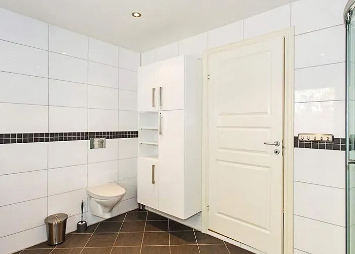 10 Person In Lyngdal-by Traum