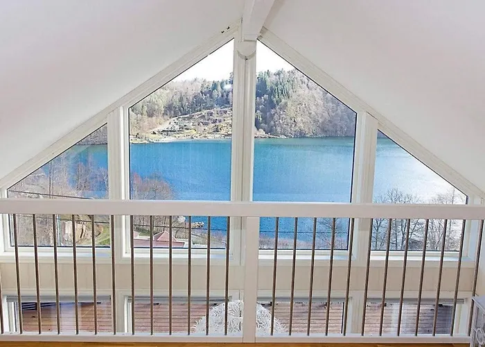 10 Person In Lyngdal-by Traum * Lyngdal